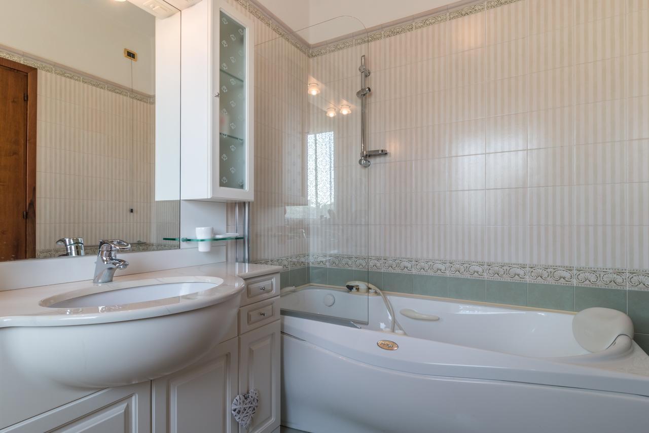 Casa Bibi Villa Cartiera Reali Luaran gambar